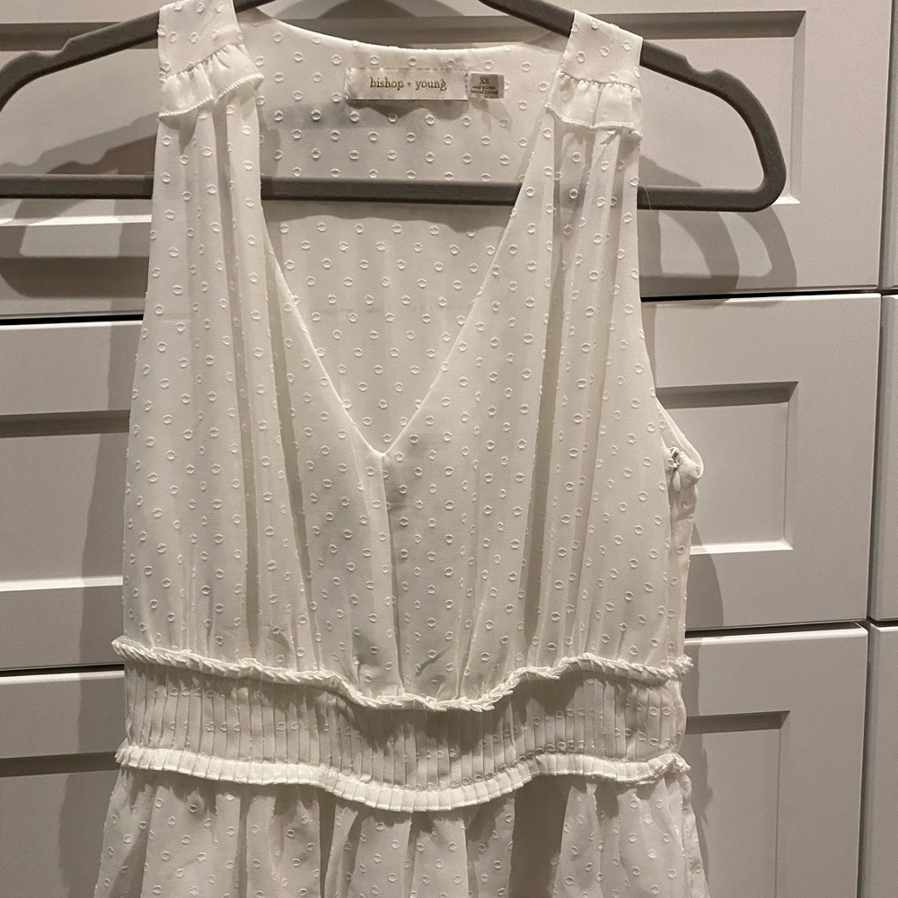 Adorable white tank!